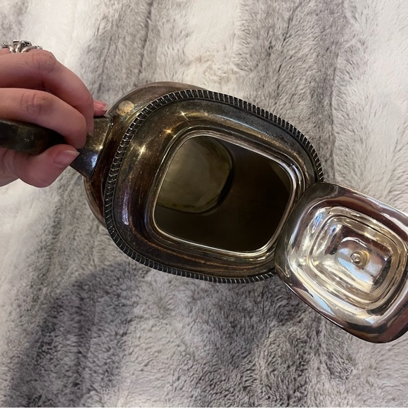 CHELTENHAM & CO ENGLISH TEAPOT
 Plated teapot made in Sheffield England - Picture 5 of 6